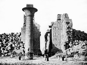 柱和废墟，埃及努比亚，1887年