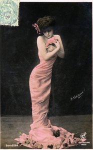 1900年左右的女性理想：年轻美丽，轮廓非常瘦弱，明信片。 （照片） 作者 亨利·曼努埃尔（Henri Manuel）