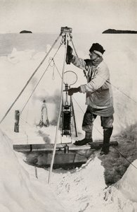 EW纳尔逊（Nelson）与南森·彼得森（Nansen-Petersen）保温水瓶，摄于1913年，1913年 作者 赫伯特·庞廷