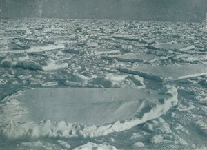 1912年和1913年，船停泊在其中的沉重包 作者 赫伯特·庞廷
