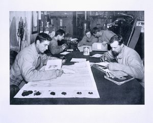 来自&39;Scott&39;s Last Expedition&39;的冬季宿舍小屋 作者 赫伯特·庞廷