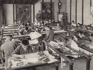 1920 年代的日本：京都的刺绣学校（黑白照片） 作者 赫伯特·庞廷