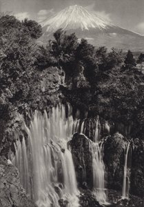 1920 年代的日本：白丝瀑布（黑白照片） 作者 赫伯特·庞廷