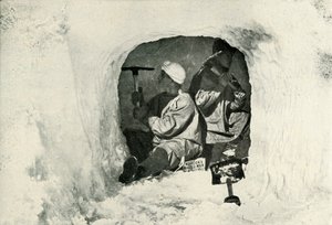 姐姐埃文斯（Evans）和纳尔逊（Nelson）于1911年1月12日在冷藏室开凿一个洞穴 作者 赫伯特·庞廷