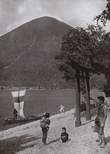Nantai-zan and Lake Chuzenji (b/w photo) 作者 赫伯特·庞廷