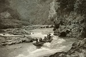 拍摄桂胜河急流，1910年。 作者 赫伯特·庞廷