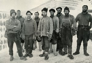 DepôtLaying和西方政党于1911年4月13日返回埃文斯角。 作者 赫伯特·庞廷