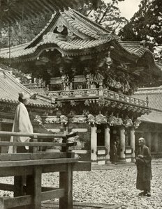 1910年在日光的Yomei门。