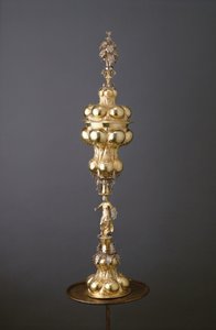 麦丁根密涅瓦杯，约1650年（银和朱红色） 作者 辛里奇·欧姆森（Hinrich Ohmssen）