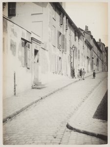巴黎蒙马特的一条街道，约 1890 年（照片） 作者 伊波利特布兰卡尔