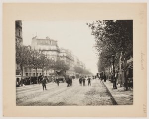 巴黎蒙马特的一条街道，约 1890 年（照片） 作者 伊波利特布兰卡尔
