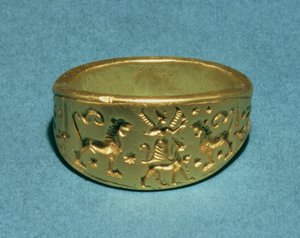 环形刻有&39;赫梯人&39;象形文字&39;大王子&39;（金色）