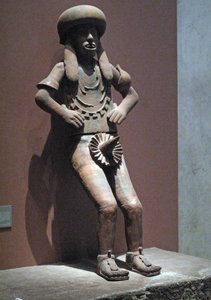 牧师雕像，后古典时期，约900-1521年（陶土）。 作者 华泰克华泰克