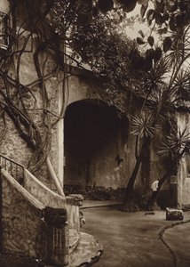 墨西哥： 库埃纳瓦卡，风景如画的一角（黑白照片） 作者 雨果·布雷默
