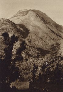 墨西哥：最后一次喷发前的科利马火山（黑白照片） 作者 雨果·布雷默