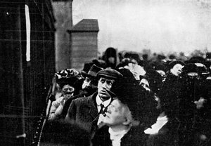 爱德华国王逝世的官方通知1910年在白金汉宫外张贴。 作者 插图局