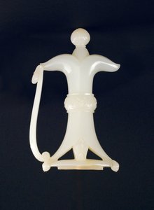 匕首手柄与花卉设计（和田玉） 作者 印度学校