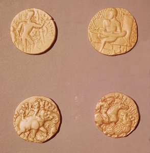 第纳尔的沙摩陀罗·笈多（335-375）和KumarGupta I（415-454）（金）