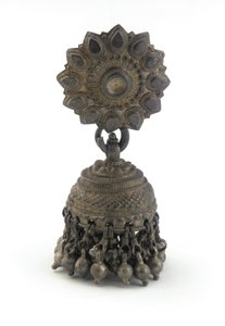 耳环（jhumka）（银色） 作者 印度学校
