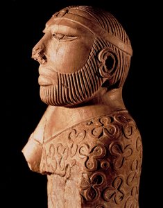 Civilization of the Indus Valley: wooden bust of king priest. Around 2000 BC. From the Mohenjo-Daro website in Pakistan. National Museum of Pakistan, Karachi. 作者 印度河谷文明