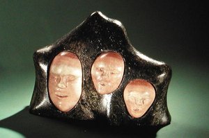 三个人的年龄，来自多塞特角（石头和象牙） 作者 因纽特人学校