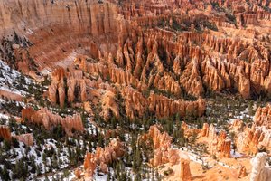 2019年，犹他州布莱斯峡谷国家公园的胡杜斯（Hoodoos）--因侵蚀而形成的尖顶（照片 作者 艾拉·布洛克