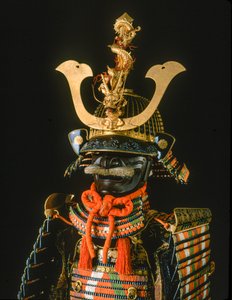 武士-女式盔甲。立式头冠，池田家族，林原美术馆