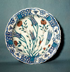 伊斯兰艺术：来自土耳其伊兹尼克（今尼西）的陶瓷板装饰。 16世纪。 Sevres，国家陶瓷博物馆 作者 伊斯兰学校