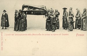 Compagnia della Misericordia（慈悲公司）的兄弟将一名病人送到佛罗伦萨的医院（黑白照片） 作者 意大利摄影师