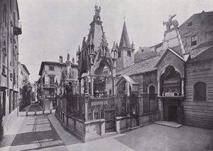 Italy: Verona, tomb of Scaliger (b/w photo) 作者 意大利摄影师