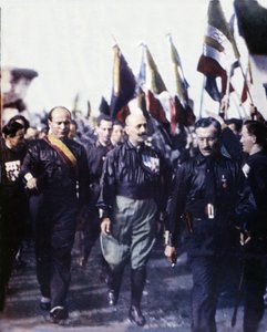 墨索里尼在罗马举行了游行。 1922. 手绘照片 1923. (Marcia su Roma)