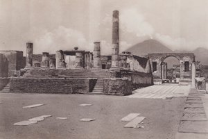 朱庇特庙（Tempio Di Giove）（黑白照片）。 作者 意大利摄影师