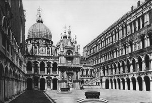 Venezia, Palazzo Ducale, Il Cortile (b/w photo) 作者 意大利摄影师