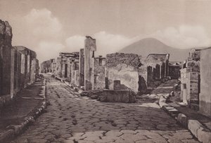 Via Consolare 和 Porta Di Ercolano, Consular Road, Gate of Herculanum (b / w photo) 作者 意大利摄影师