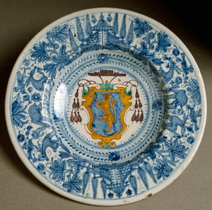 红衣主教的徽章。 意大利德鲁塔生产的陶瓷板。 1620 佛罗伦萨附近，Museo Nazionale del Bargello 作者 意大利学校