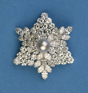宝格丽圆形和榄尖形钻石雪花胸针 作者 意大利学校