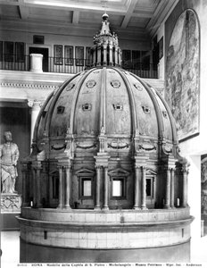 圣彼得斯圆顶模型，由米开朗基罗（1475-1564）设计，由Giacomo della Porta（1533-1602）于1588  -  90年建造（木材） 作者 意大利学校