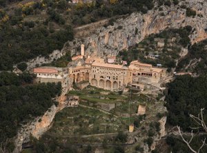 意大利苏比亚科 (罗马) 建于 12 世纪的圣贝内代托 (Sacro Speco) 修道院概览 作者 意大利学校