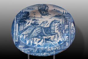 饰有赛马和盾徽的盘子，18 世纪上半叶（玛索利卡） 作者 意大利学校