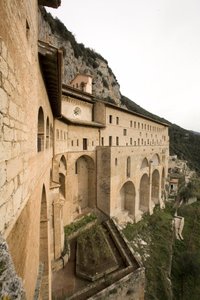 意大利苏比亚科 (罗马) 建于 12 世纪的圣贝内代托 (Sacro Speco) 修道院景观 作者 意大利学校