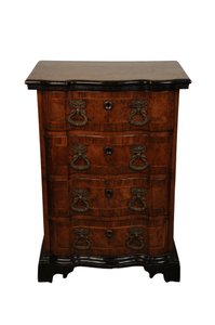 胡桃木抽屉柜，约1730年（胡桃木 作者 意大利学校