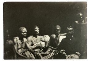 1892年，尼日利亚贝宁的Gallwey船长和江户酋长（明胶银印） 作者 JH斯温森