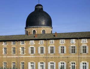 巴洛克建筑：Dieu酒店的圆顶（18世纪），由建筑师Jacques Germain (Jacques-Germain) Soufflot（1713-1780）设计。马孔，索恩和卢瓦尔河（Saone-et-Loire）（71）。