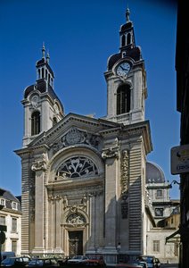由建筑师 Jacques Germain Soufflot（1713-1780 年）重新设计的迪厄酒店（Hotel-Dieu）（12 至 13 世纪）的教堂景观。 里昂、罗纳
