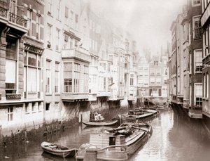 1898年，阿姆斯特丹的运河上的船。