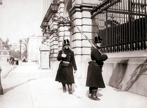 警卫队巡逻，布鲁塞尔，1898年。 作者 詹姆斯·巴特金