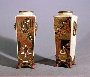一对日式花瓶，描绘了伍斯特的日本钴和粘土采矿 作者 詹姆斯·哈德利