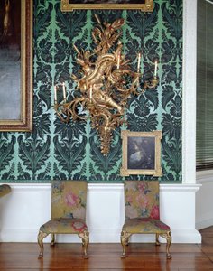 侧椅和 girandole，来自画廊套房，由 James Pascall 制作