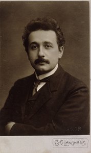 1912年在布拉格拍摄的爱因斯坦（Albert Einstein）点菜肖像