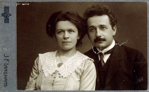 1911年，1911年阿尔伯特·爱因斯坦和米勒娃·爱因斯坦·马里克的全角肖像照片